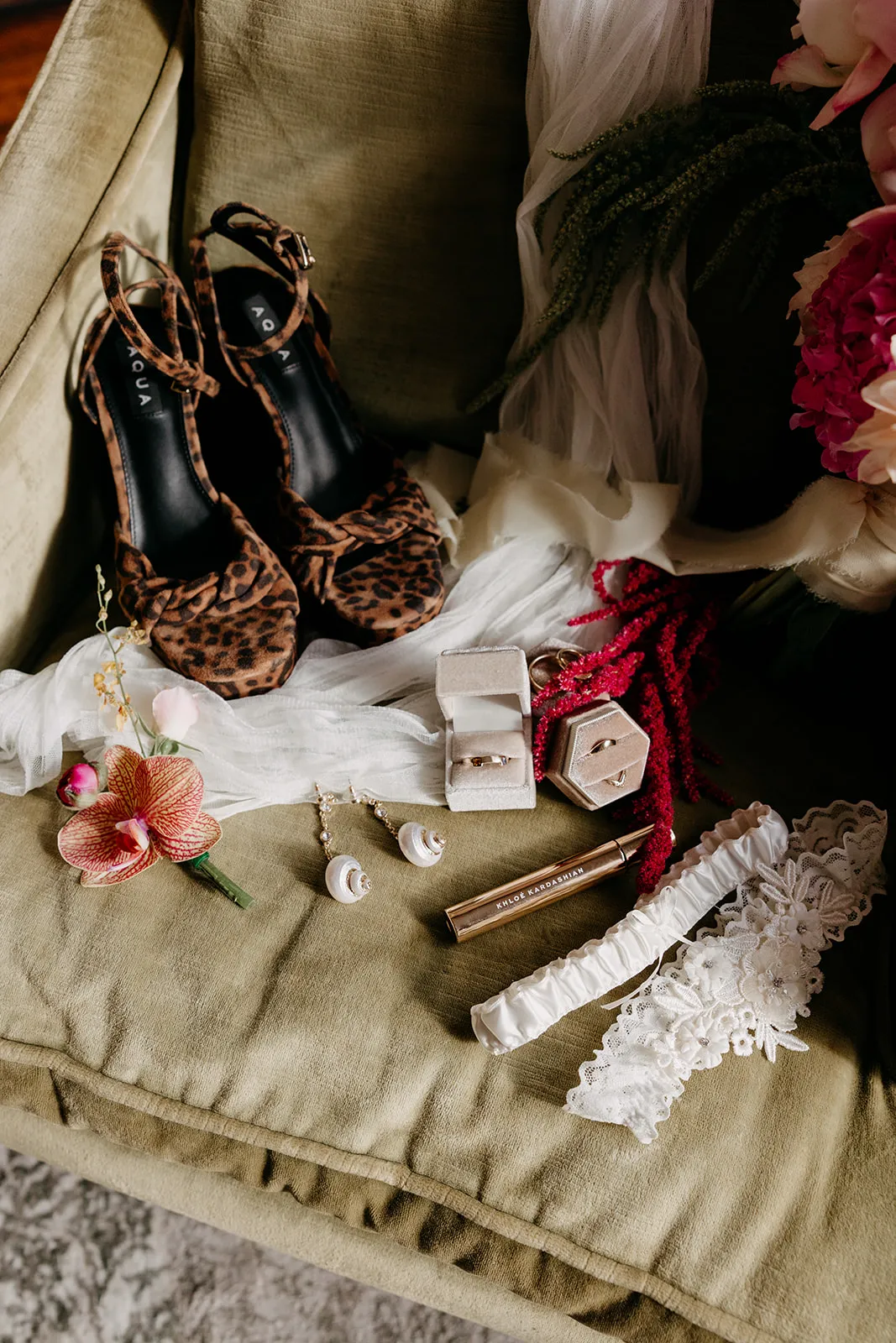 Wedding day jewelry and details